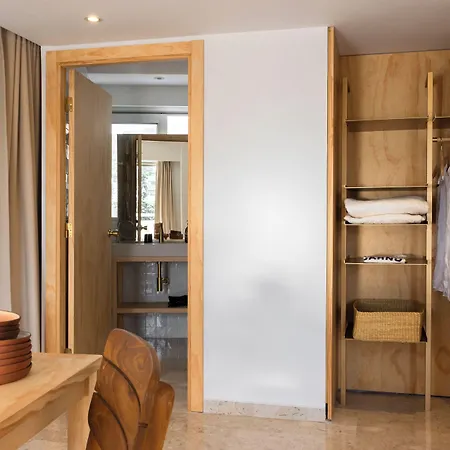 Hotel Mob 4*